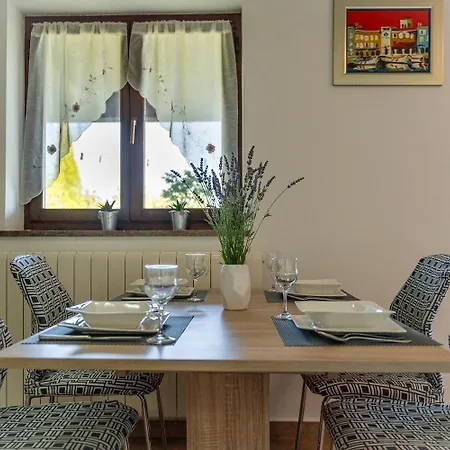 Fuer 4 Personen Ca 50 Qm In Rogocana, Istrien Bucht Von Rasa 拉宾