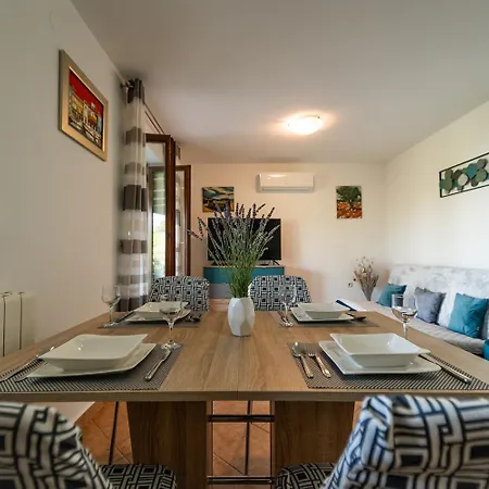 Fuer 4 Personen Ca 50 Qm In Rogocana, Istrien Bucht Von Rasa